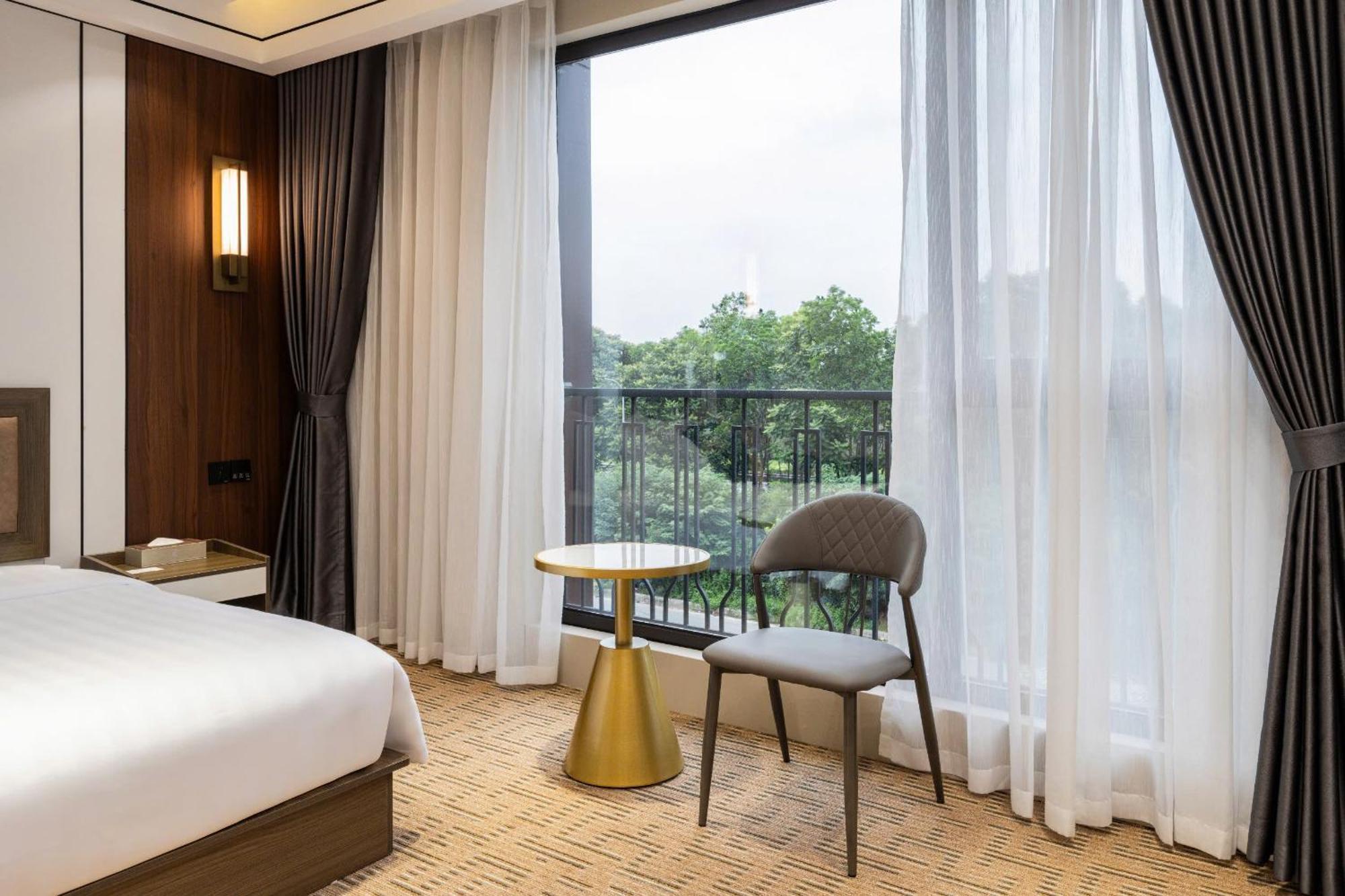 Khách sạn International 3*